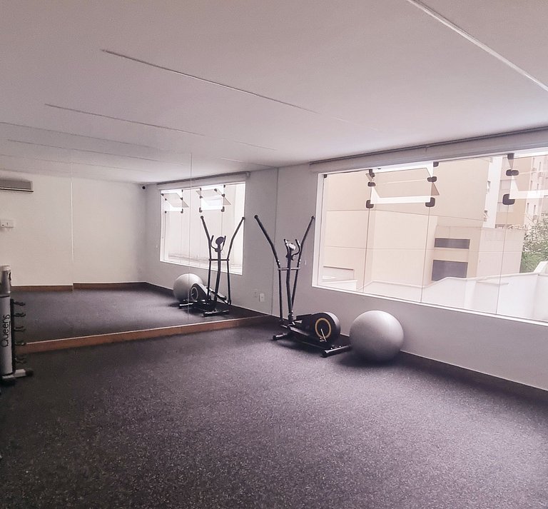 Sophisticated and Modern Apt in the Heart of Itaim