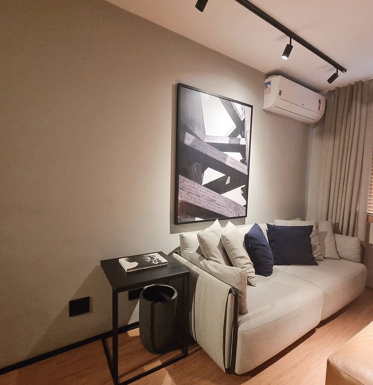 Sophisticated and Modern Apt in the Heart of Itaim